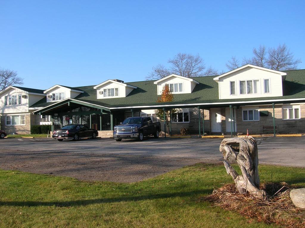 Camp Inn Lodge Oscoda 외부 사진